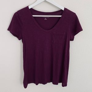 Caslon Rounded V-neck T-Shirt